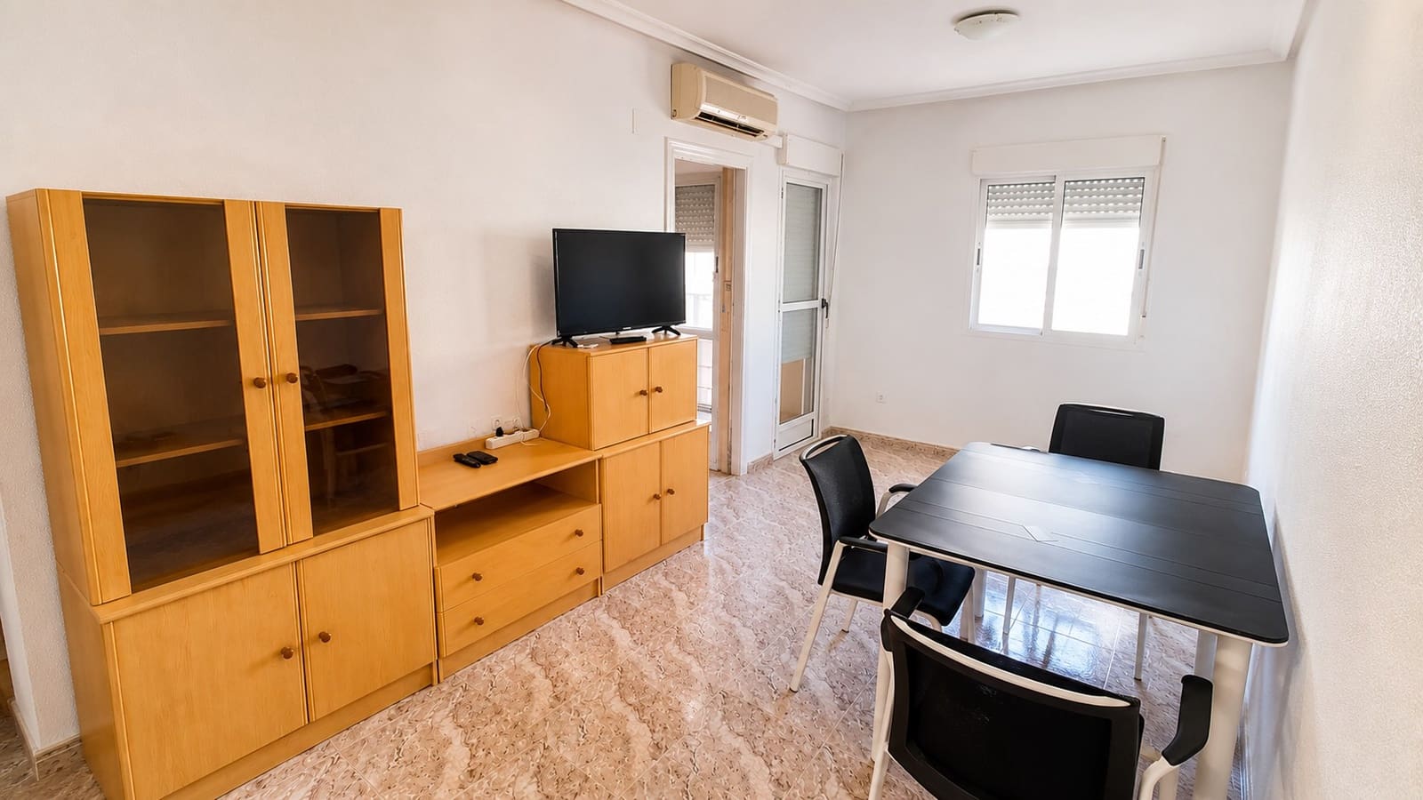 Apartamento de 2 habitaciones en Torrevieja en venta - 110.000 € (Ref: 10032604)