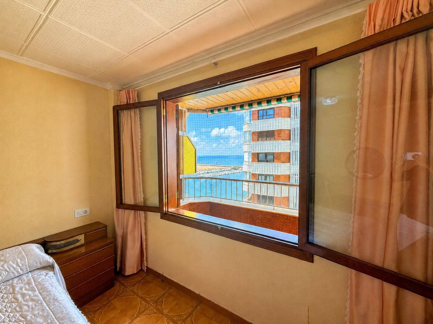 Apartamento de 3 habitaciones en Torrevieja en venta - 256.000 € (Ref: 10032611)