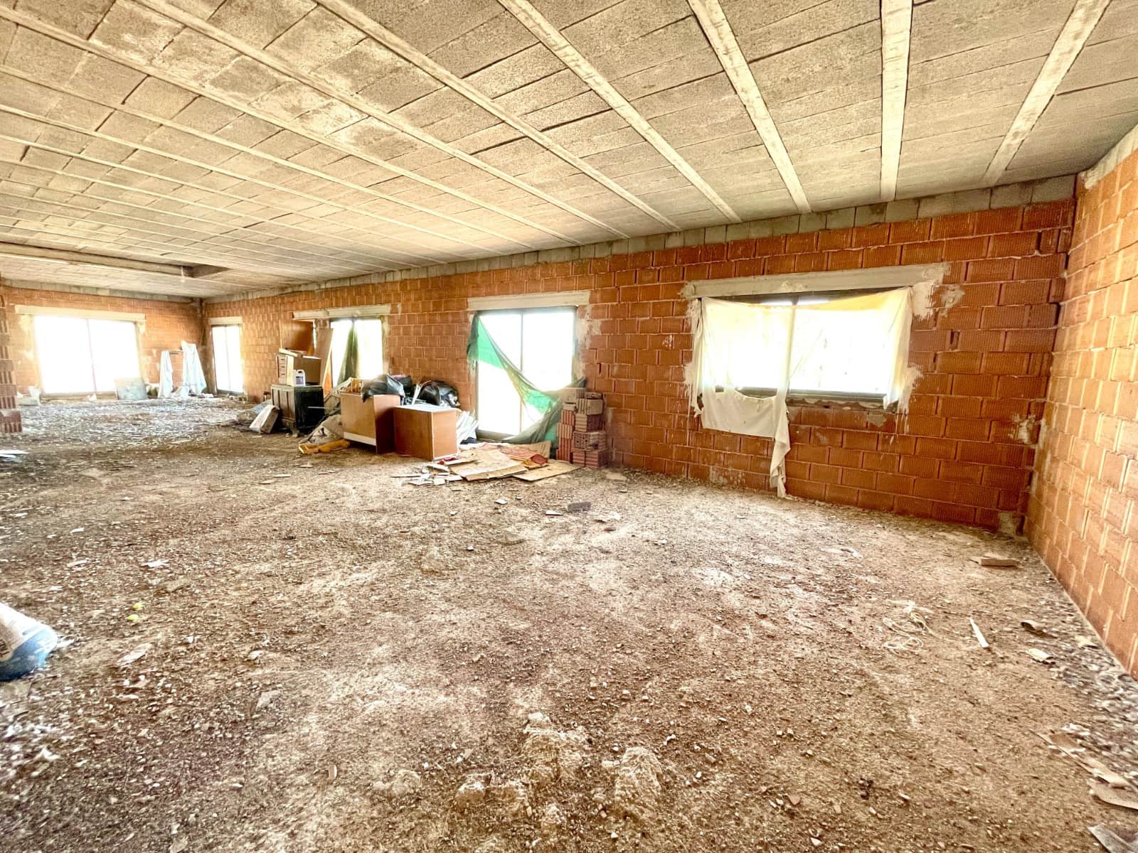 4 makuuhuone Huvila myytävänä paikassa Matola - 199 000 € (Ref: 10032621)