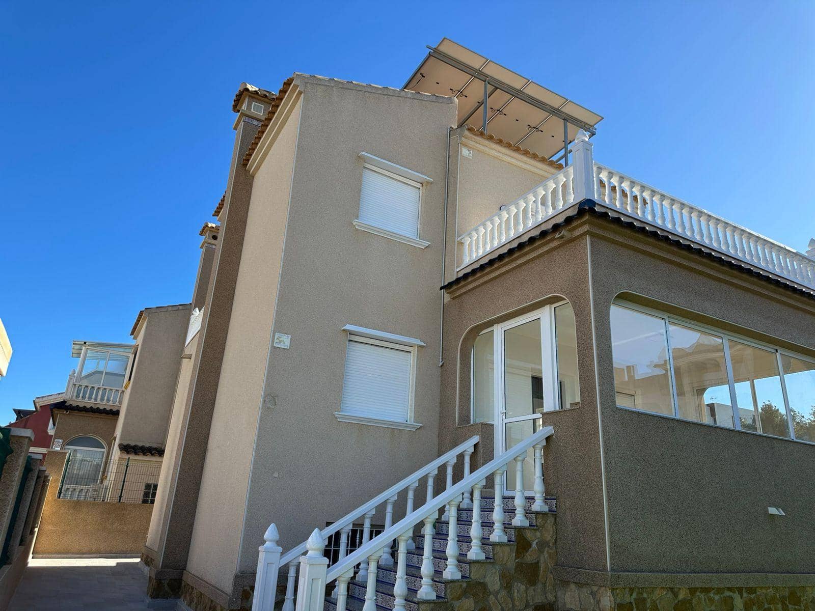 4 Zimmer Villa zu verkaufen in Torrevieja - 470.000 € (Ref: 10032660)