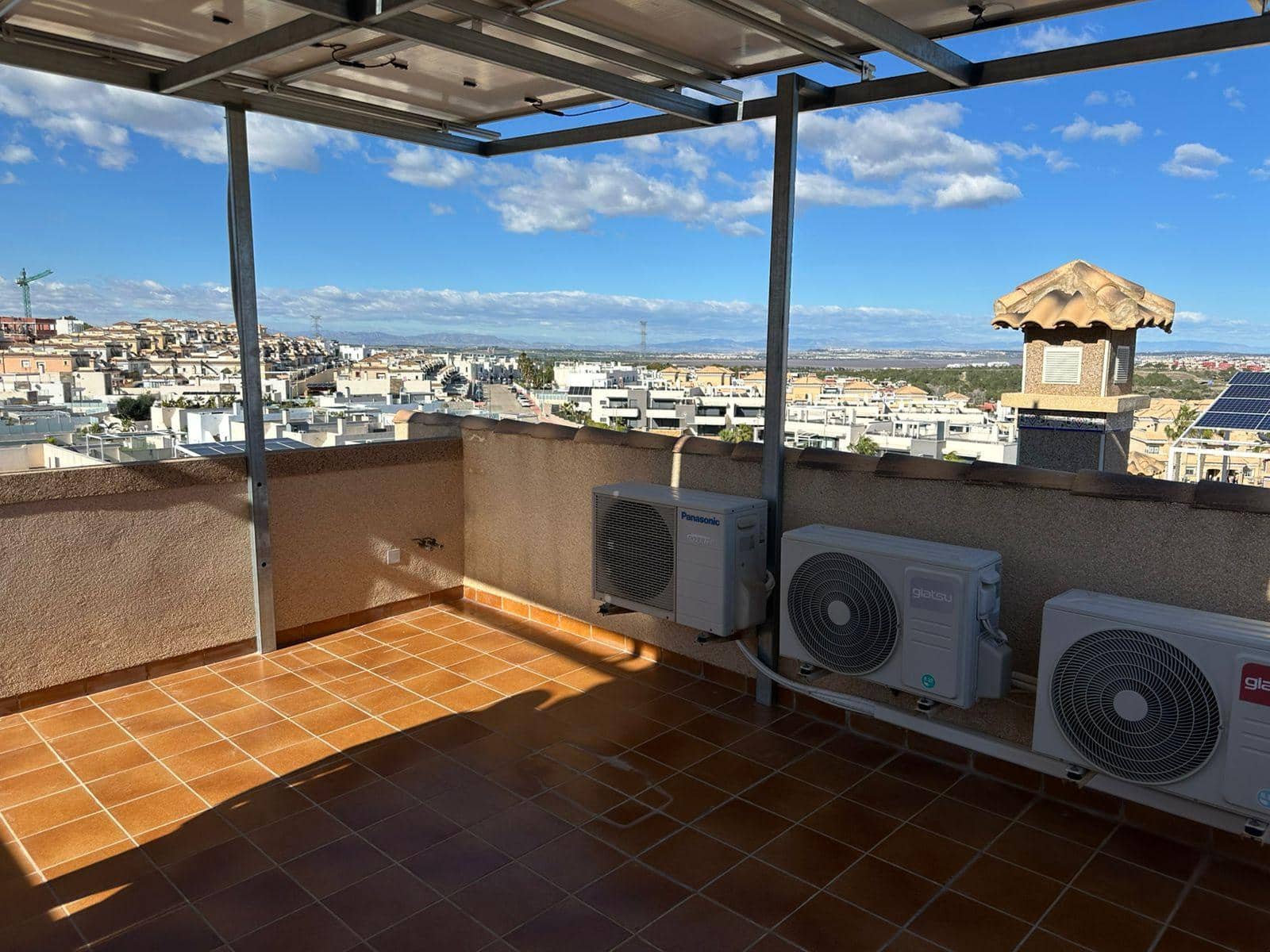4 Zimmer Villa zu verkaufen in Torrevieja - 470.000 € (Ref: 10032660)