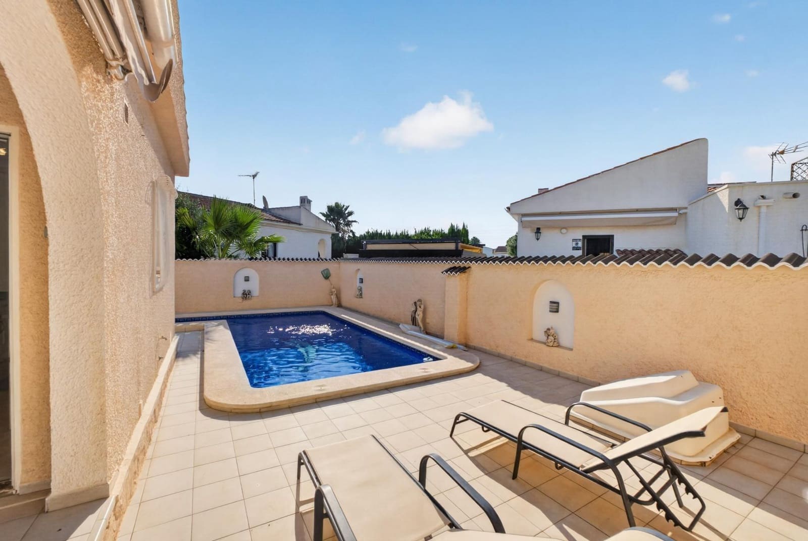 3 makuuhuone Huvila myytävänä paikassa San Luis - 359 000 € (Ref: 10032718)