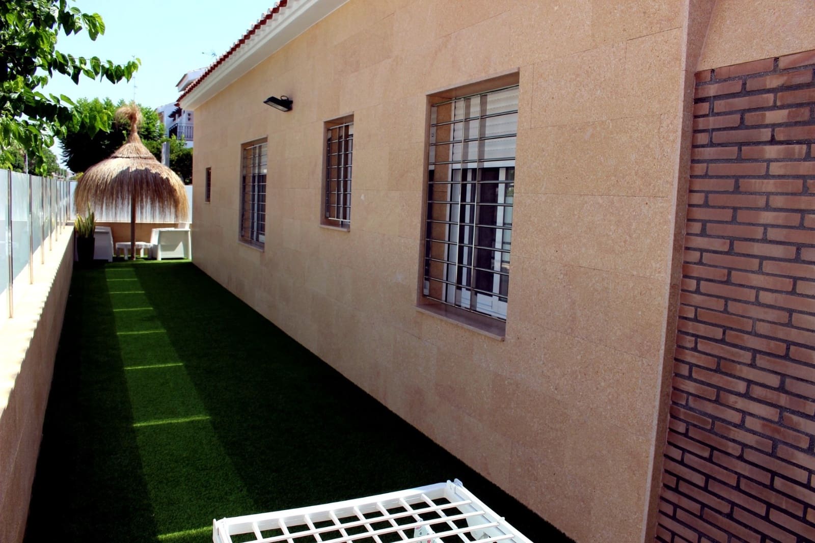 4 bedroom Villa for sale in Torre de la Horadada - € 590,000 (Ref: 10032727)