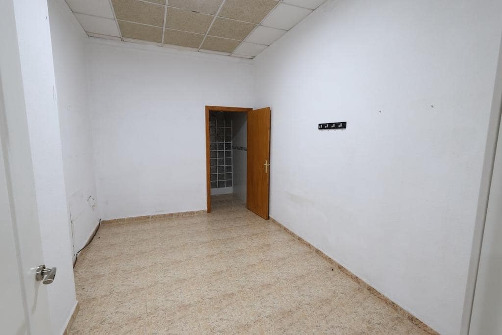 1 quarto Comercial para venda em Torrevieja - 125 000 € (Ref: 10032758)