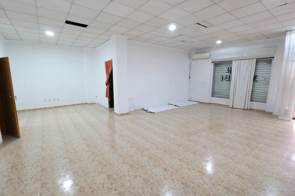 1 quarto Comercial para venda em Torrevieja - 125 000 € (Ref: 10032758)