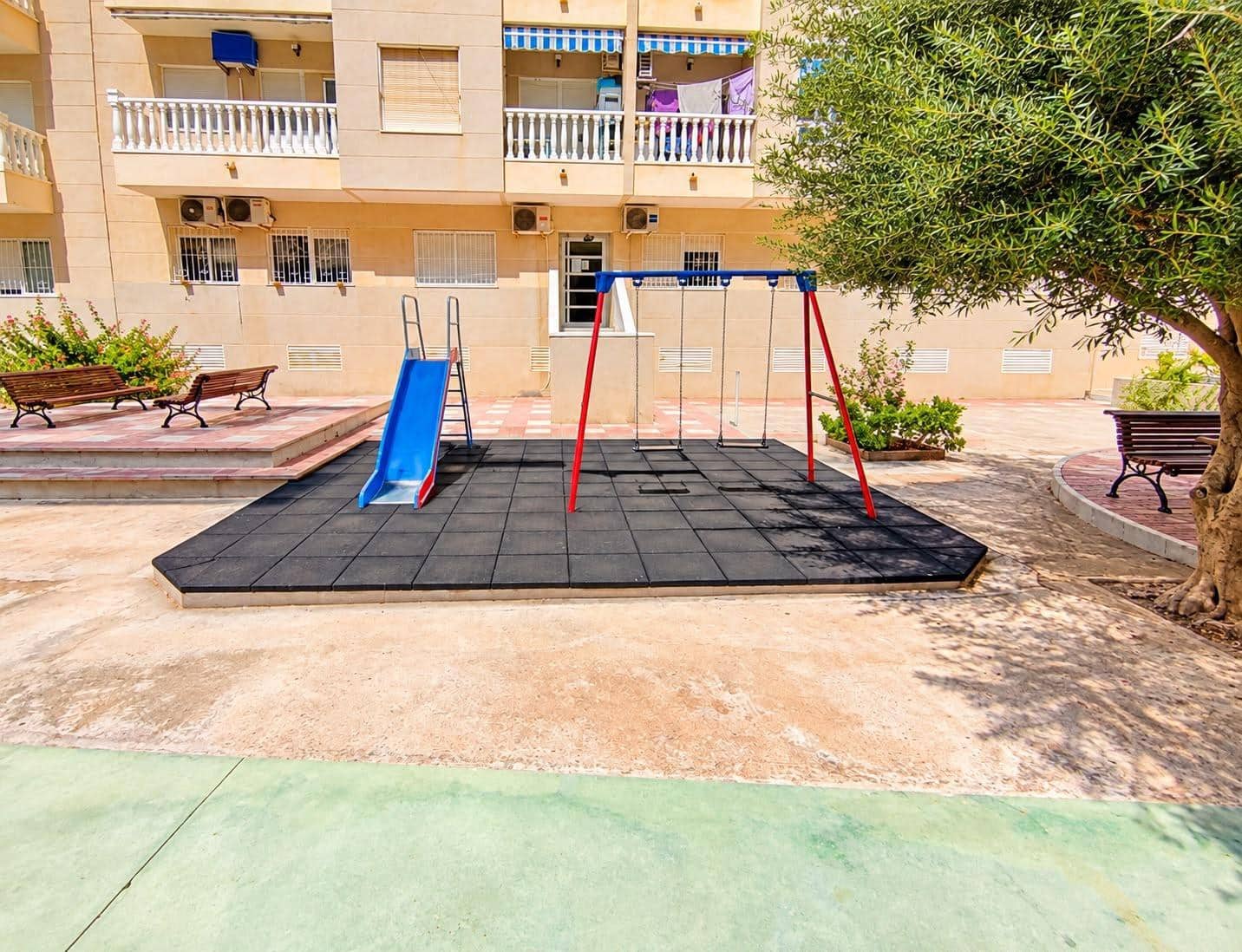 Apartamento en Torrevieja en venta con piscina - 99.900 € (Ref: 10032786)
