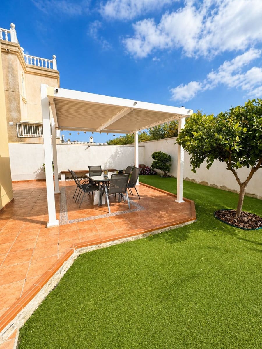 Chalet de 3 habitaciones en Torrevieja en venta - 399.000 € (Ref: 10032809)