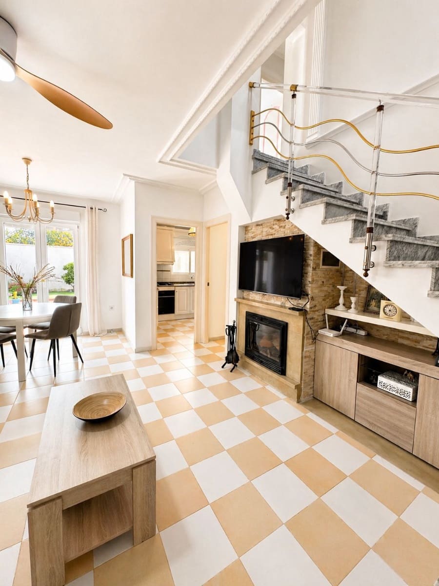 Chalet de 3 habitaciones en Torrevieja en venta - 399.000 € (Ref: 10032809)