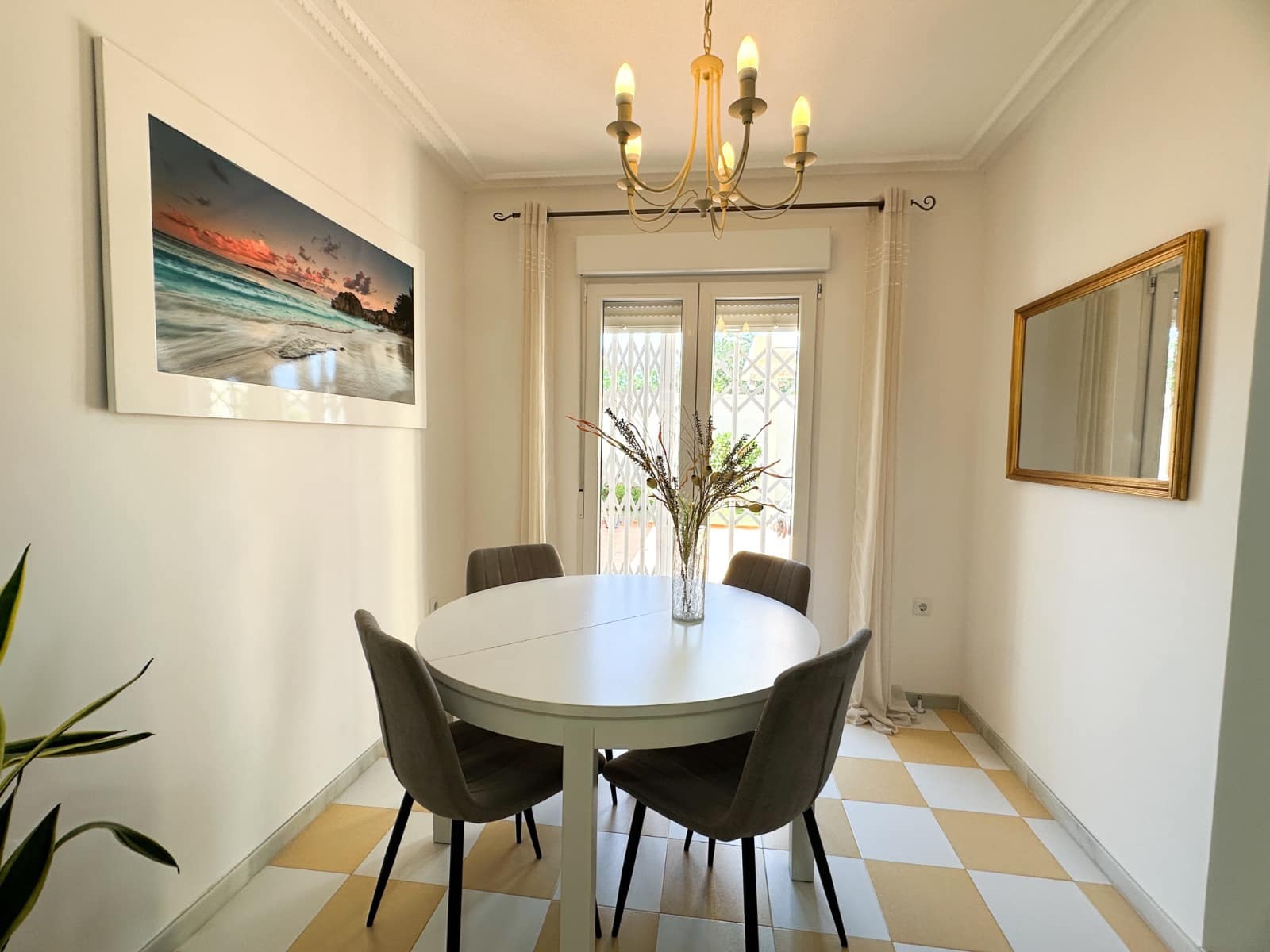 Chalet de 3 habitaciones en Torrevieja en venta - 399.000 € (Ref: 10032809)