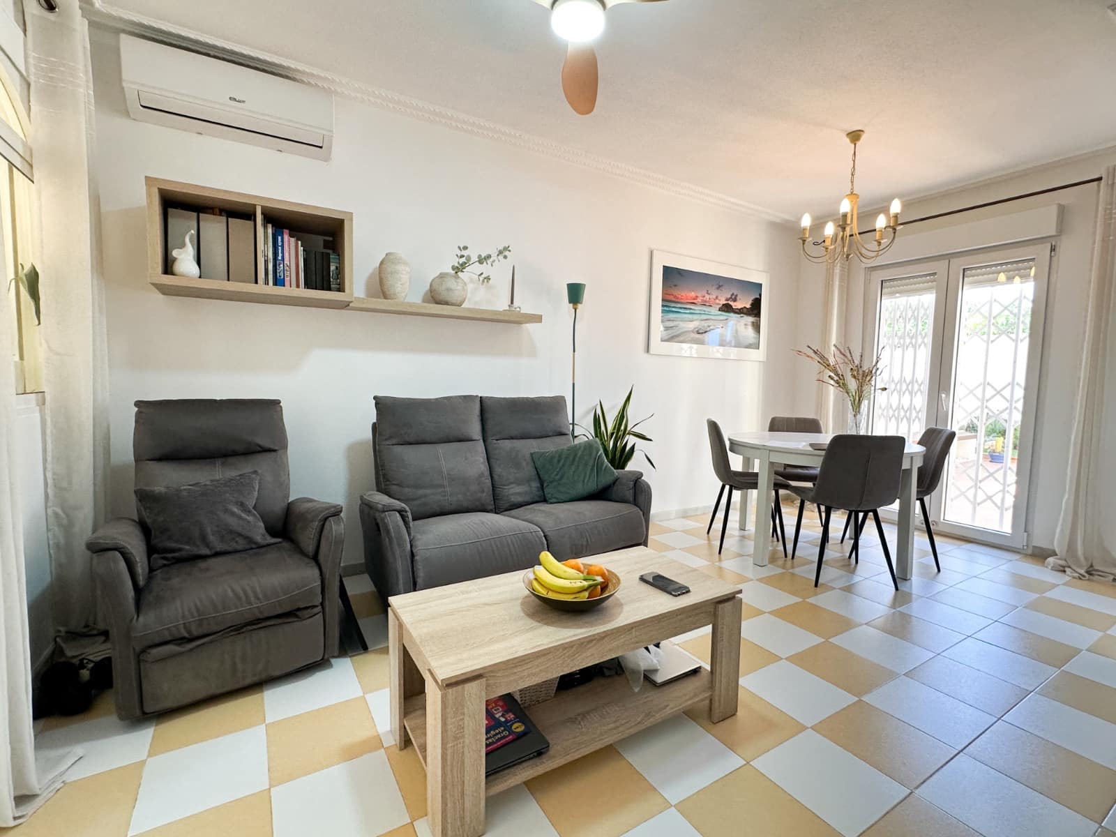 Chalet de 3 habitaciones en Torrevieja en venta - 399.000 € (Ref: 10032809)