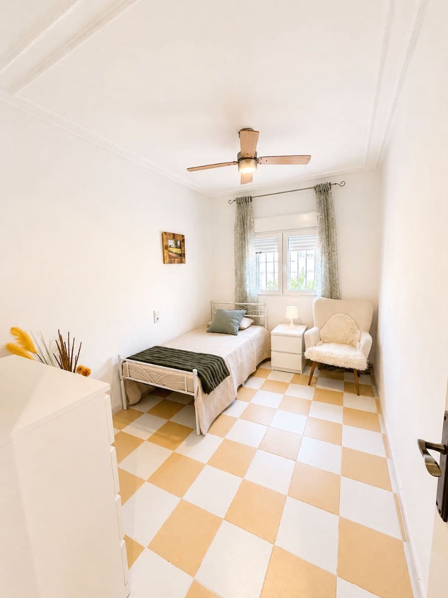 Chalet de 3 habitaciones en Torrevieja en venta - 399.000 € (Ref: 10032809)