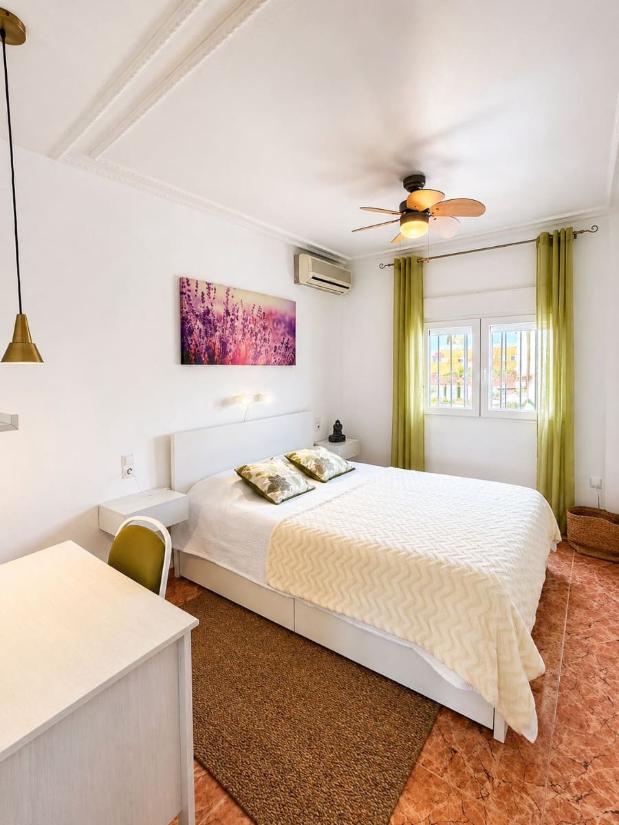Chalet de 3 habitaciones en Torrevieja en venta - 399.000 € (Ref: 10032809)