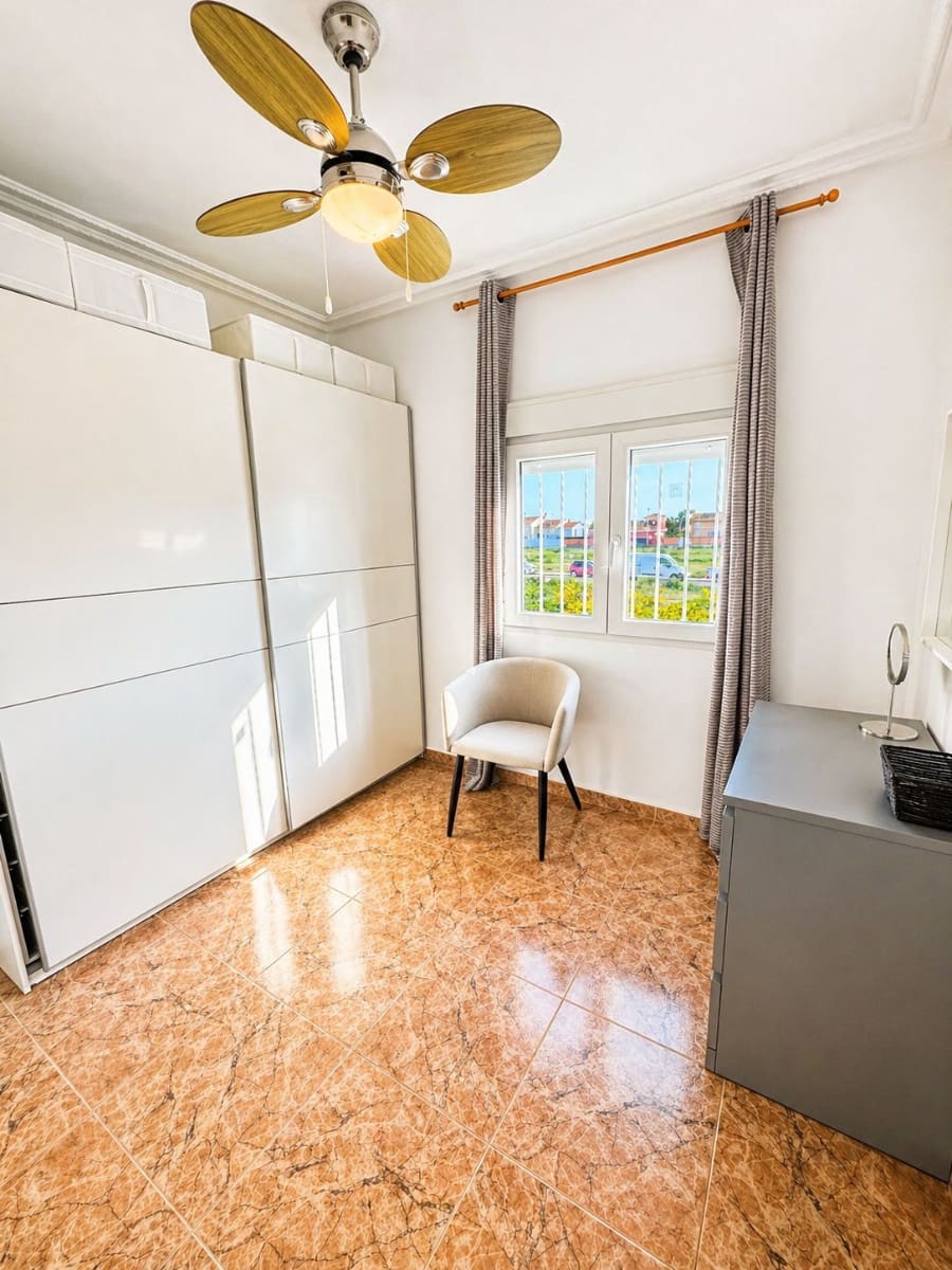 Chalet de 3 habitaciones en Torrevieja en venta - 399.000 € (Ref: 10032809)