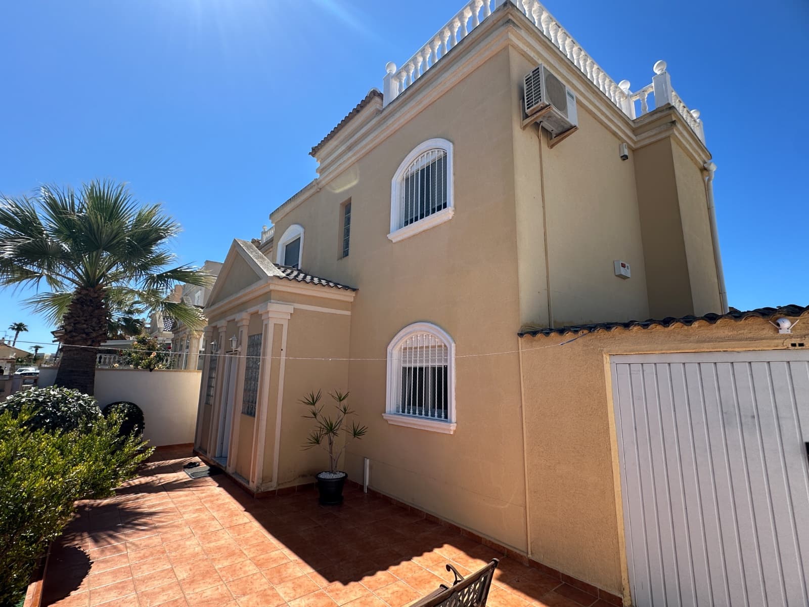 Chalet de 3 habitaciones en Torrevieja en venta - 399.000 € (Ref: 10032809)