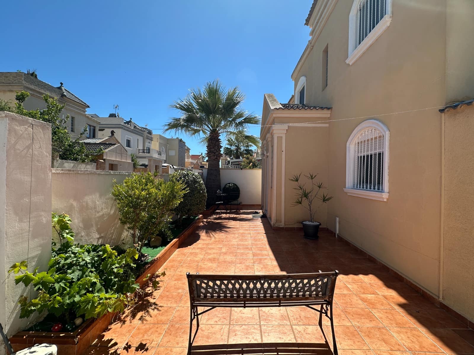 Chalet de 3 habitaciones en Torrevieja en venta - 399.000 € (Ref: 10032809)