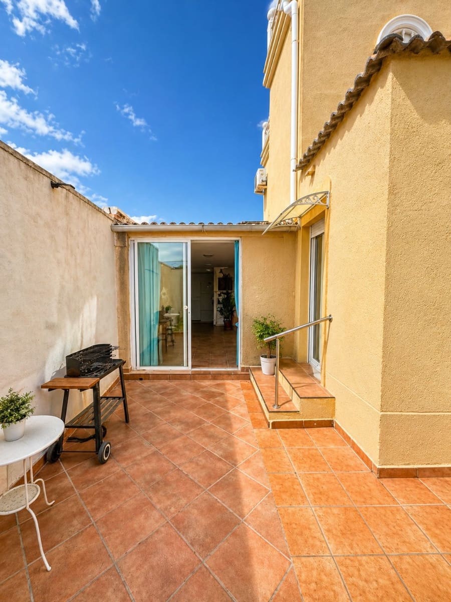 Chalet de 3 habitaciones en Torrevieja en venta - 399.000 € (Ref: 10032809)