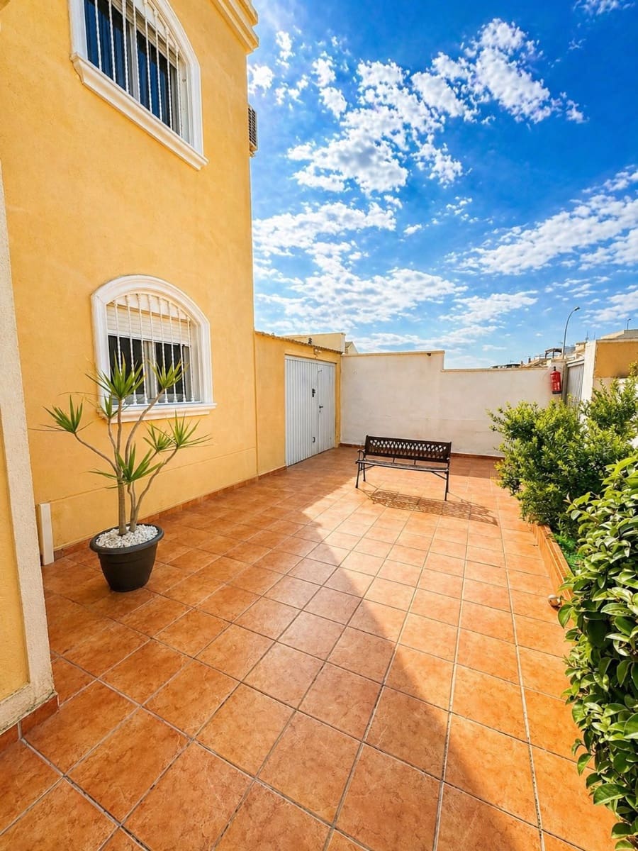Chalet de 3 habitaciones en Torrevieja en venta - 399.000 € (Ref: 10032809)