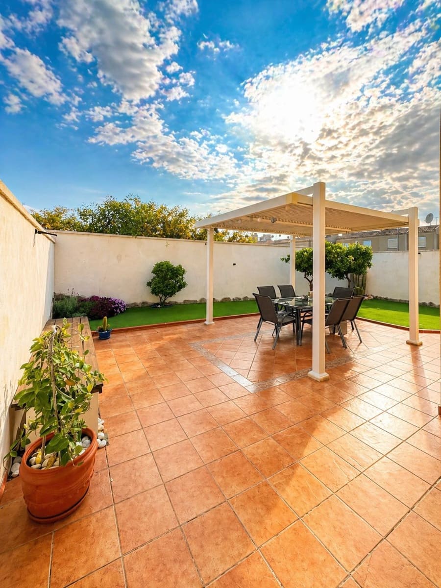Chalet de 3 habitaciones en Torrevieja en venta - 399.000 € (Ref: 10032809)