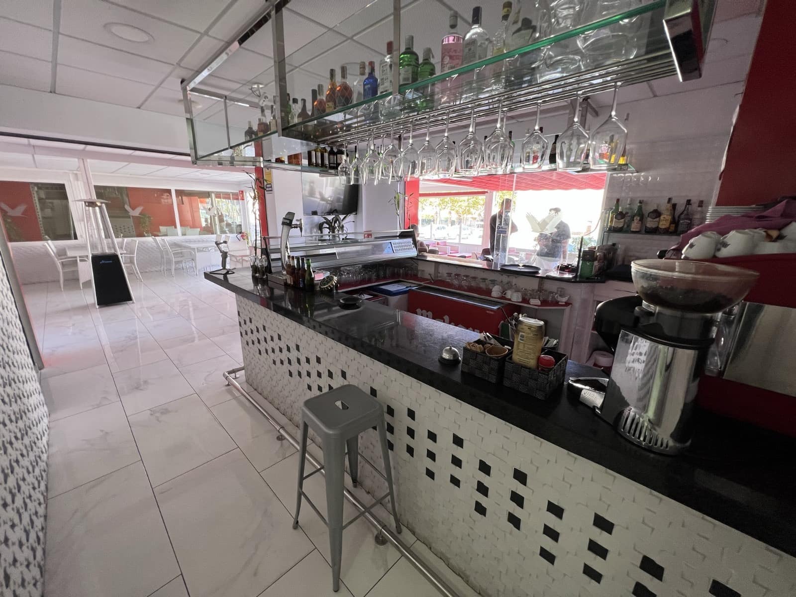 Comercial para venda em Torrevieja - 1 000 000 € (Ref: 10032830)