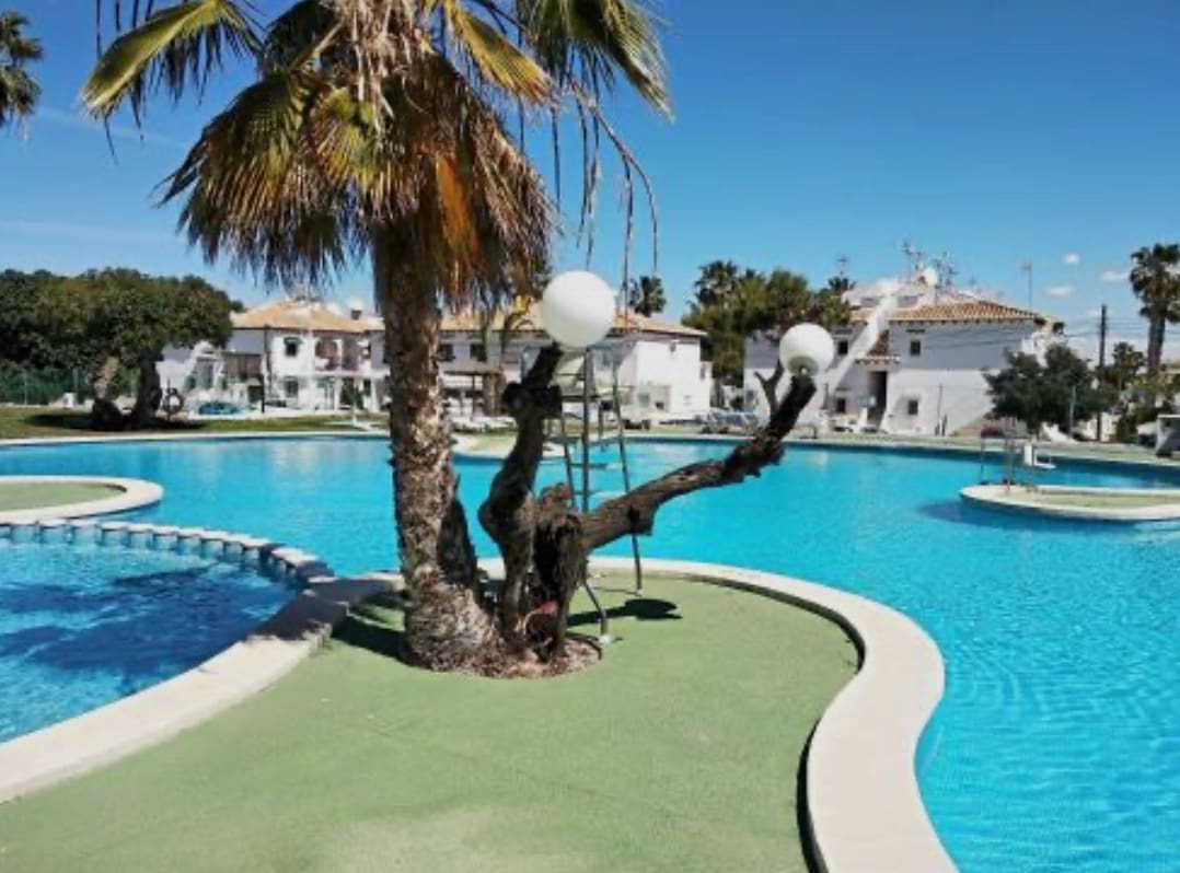 2 bedroom Bungalow for sale in Torrevieja - € 199,000 (Ref: 10032839)