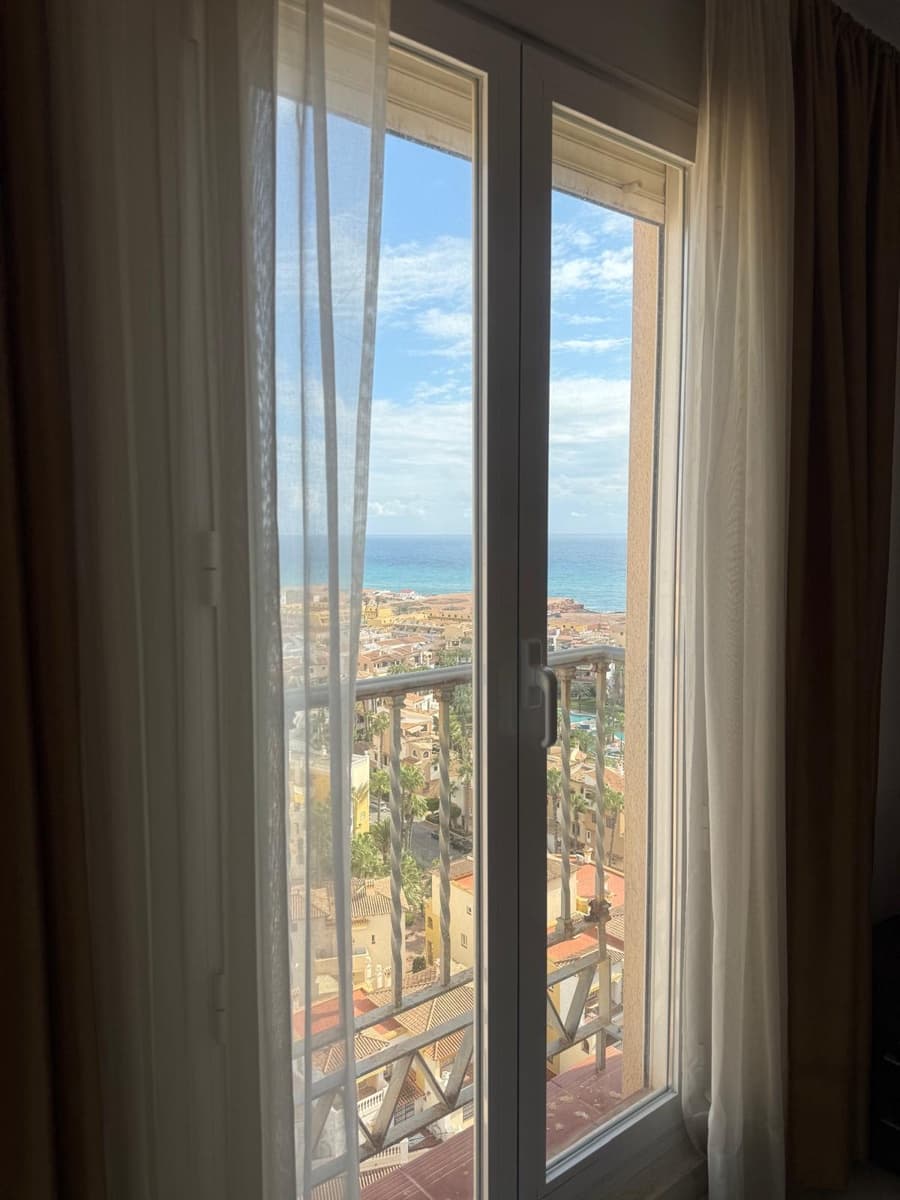 4 chambre Penthouse à vendre à Torrevieja - 495 000 € (Ref: 10032841)