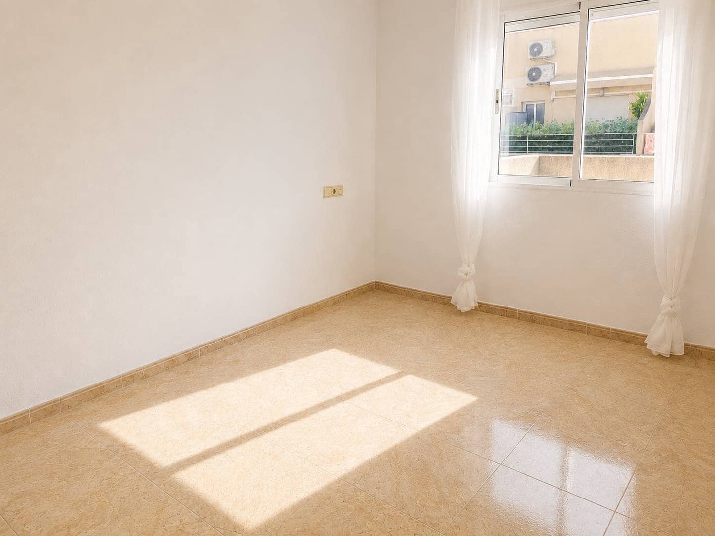2 Zimmer Apartment zu verkaufen in Torrevieja - 136.500 € (Ref: 10032843)