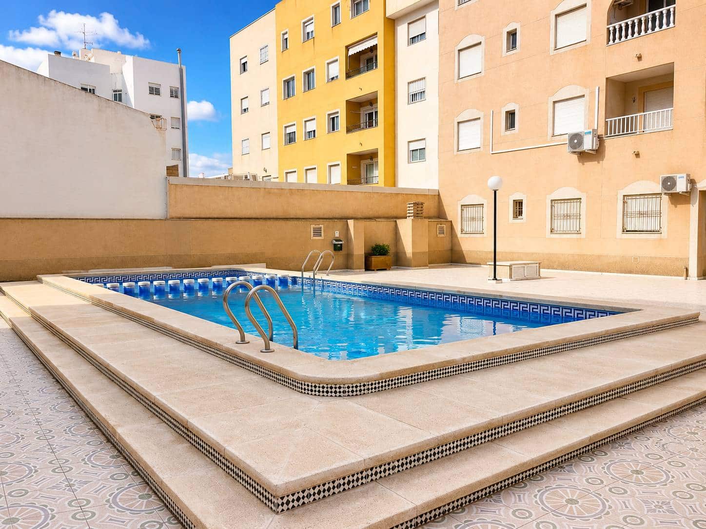 2 Zimmer Apartment zu verkaufen in Torrevieja - 136.500 € (Ref: 10032843)