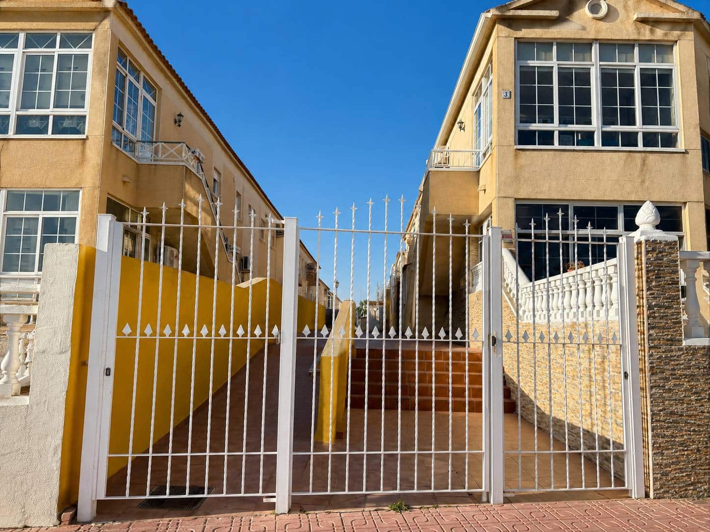 2 bedroom Bungalow for sale in Torrevieja - € 179,500 (Ref: 10032844)
