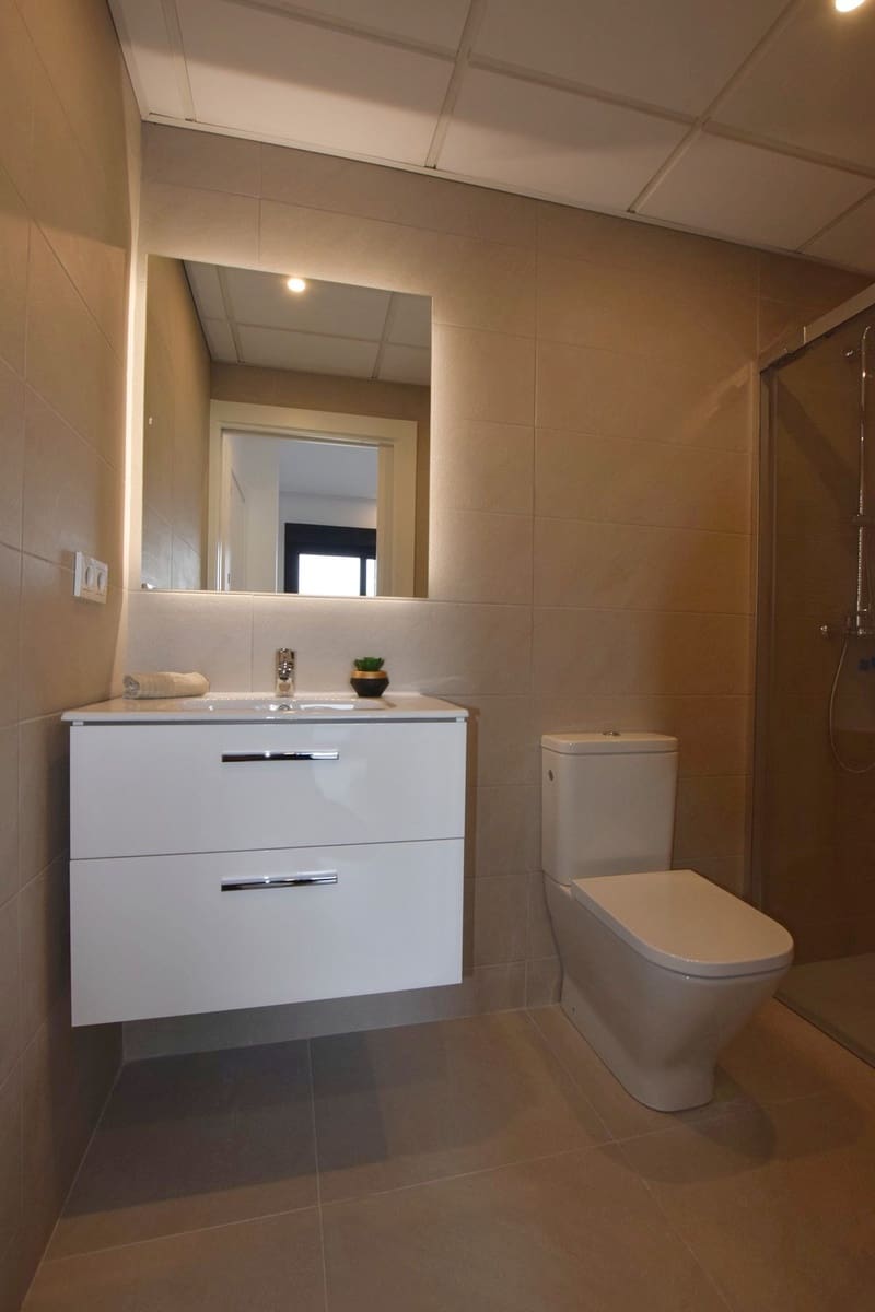 2 slaapkamer Appartement te koop in Torrevieja - € 295.000 (Ref: 10032856)