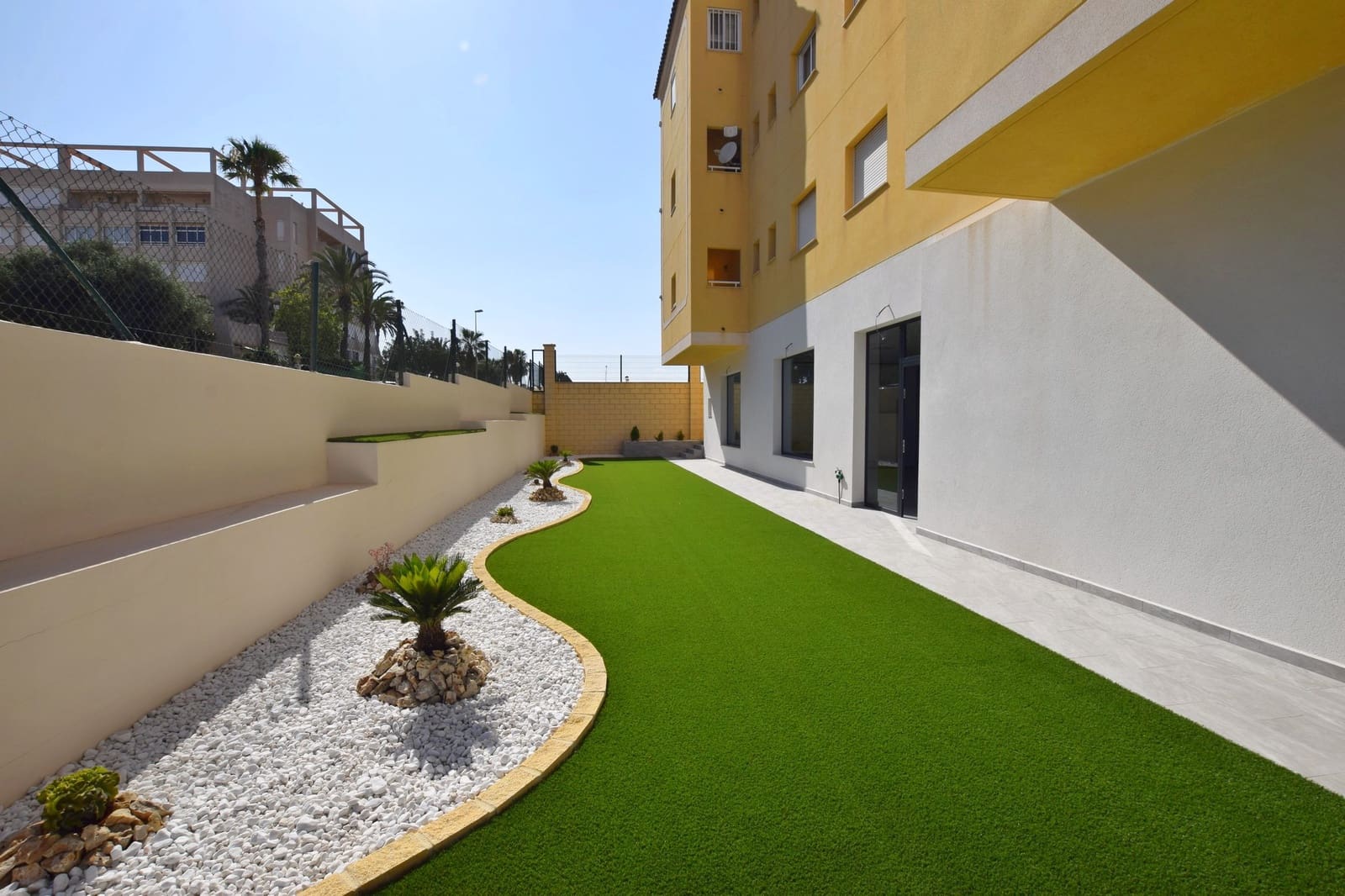 2 slaapkamer Appartement te koop in Torrevieja - € 295.000 (Ref: 10032856)