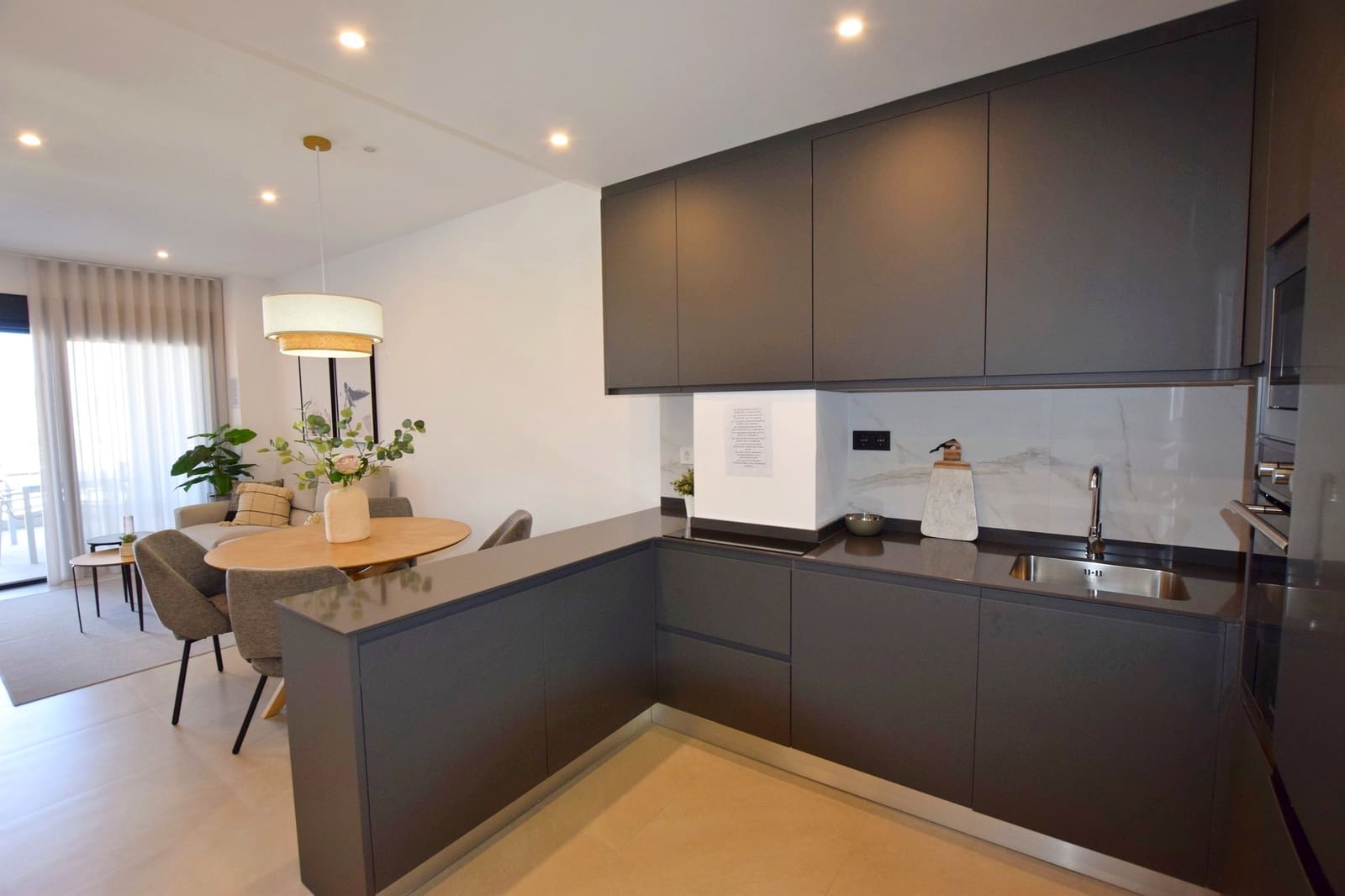 2 slaapkamer Appartement te koop in Torrevieja - € 295.000 (Ref: 10032856)