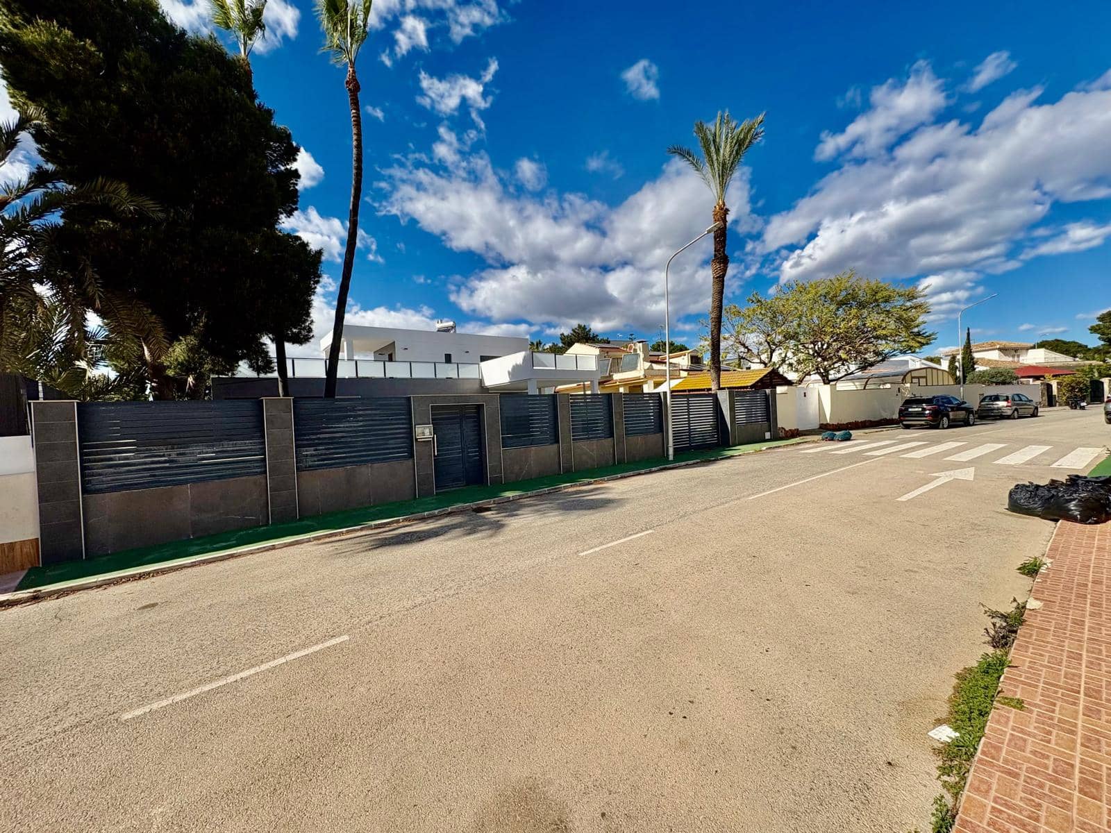 4 Zimmer Villa zu verkaufen in Orihuela Costa - 985.000 € (Ref: 10032857)
