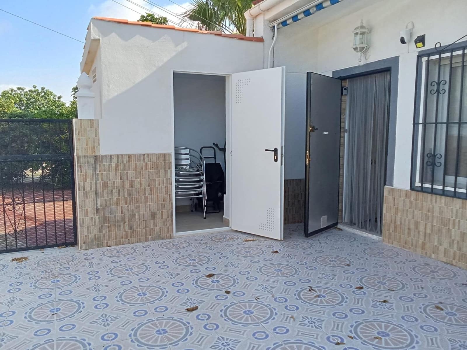 Bungalow de 2 habitaciones en Torrevieja en venta - 156.000 € (Ref: 10032877)