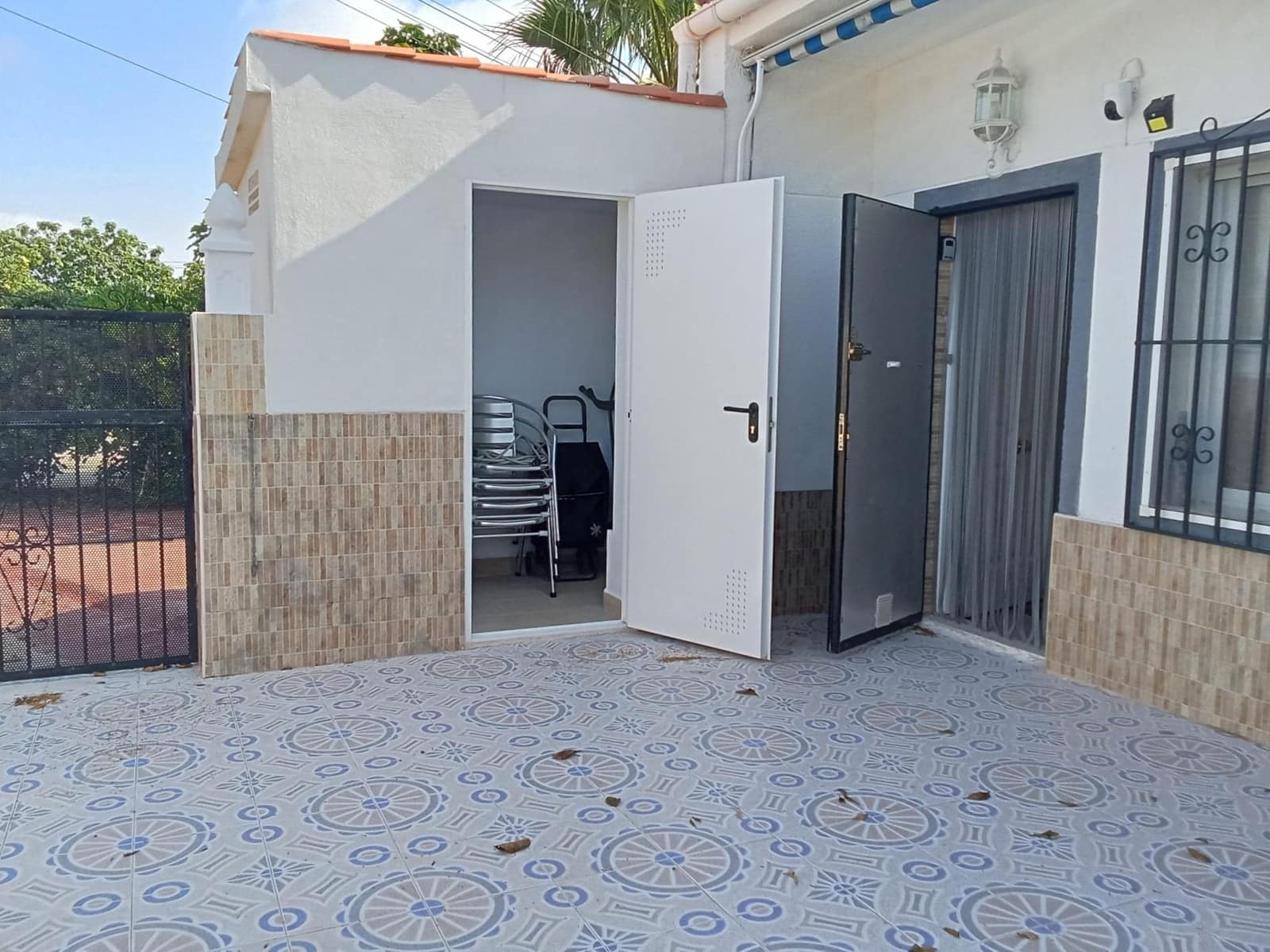 Bungalow de 2 habitaciones en Torrevieja en venta - 156.000 € (Ref: 10032877)