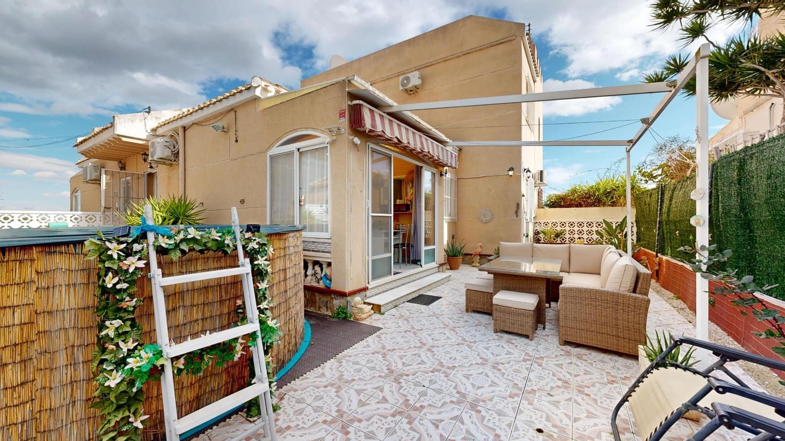 Chalet de 3 habitaciones en San Miguel de Salinas en venta - 184.900 € (Ref: 10032881)