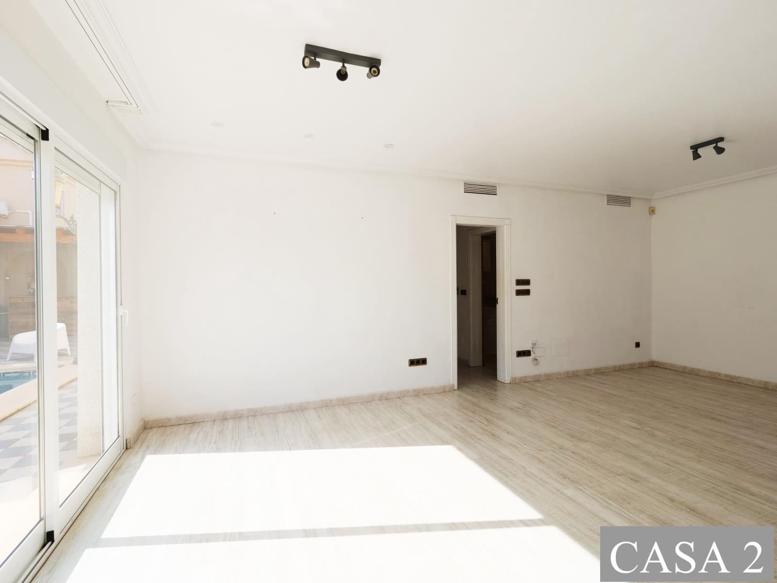 7 bedroom Villa for sale in Torre de la Horadada - € 899,000 (Ref: 10032939)