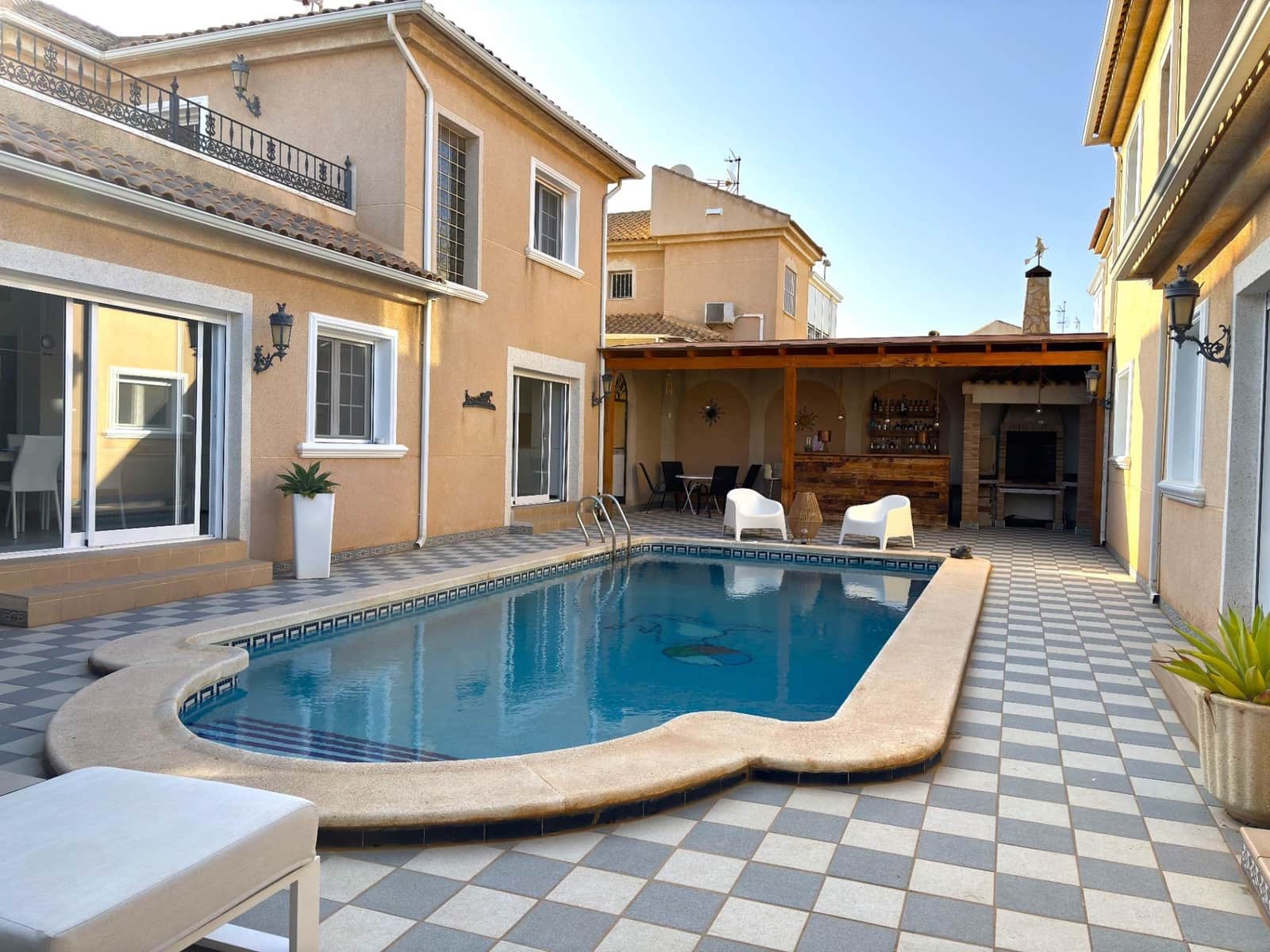7 bedroom Villa for sale in Torre de la Horadada - € 899,000 (Ref: 10032939)