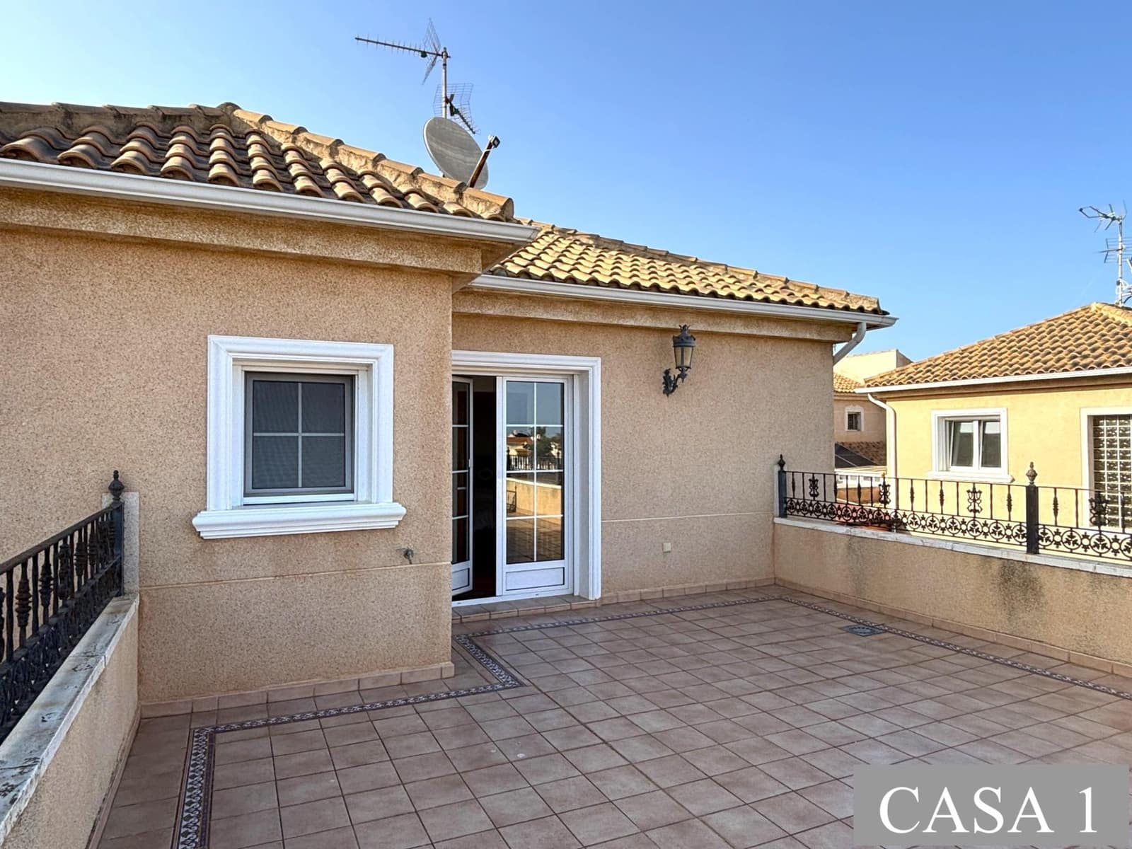 7 bedroom Villa for sale in Torre de la Horadada - € 899,000 (Ref: 10032939)