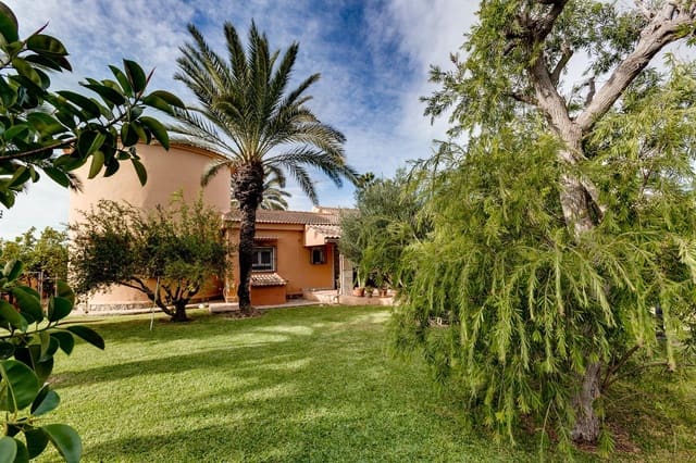 Chalet de 4 habitaciones en San Luis, Torrevieja en venta - 850.000 € (Ref: 10032958)