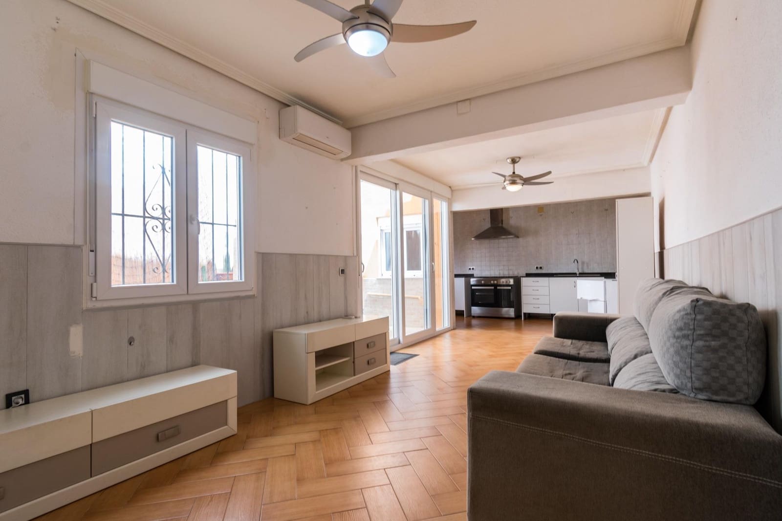 4 sypialnia Willa na sprzedaż w Torrevieja - 229 000 € (Ref: 10032960)