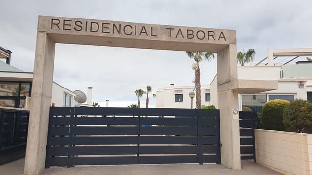 3 slaapkamer Villa te koop in Cabo Roig, Orihuela - € 330.000 (Ref: 10032964)