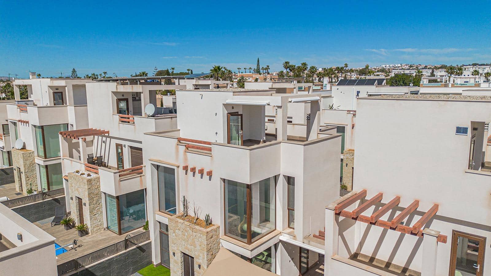 3 slaapkamer Villa te koop in Pueblo Bravo - € 460.000 (Ref: 10032997)