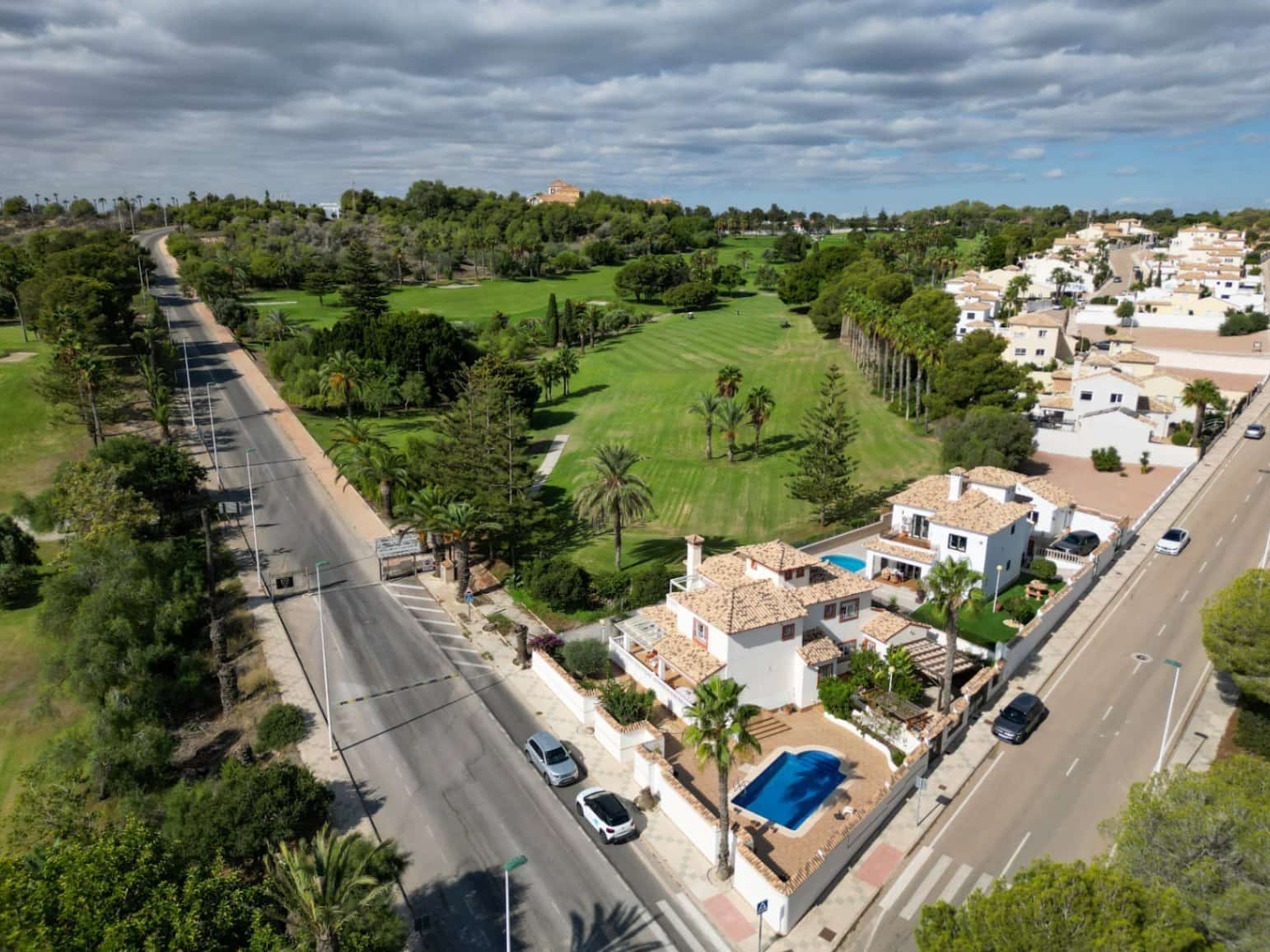 4 Zimmer Villa zu verkaufen in Orihuela Costa - 799.900 € (Ref: 10033017)