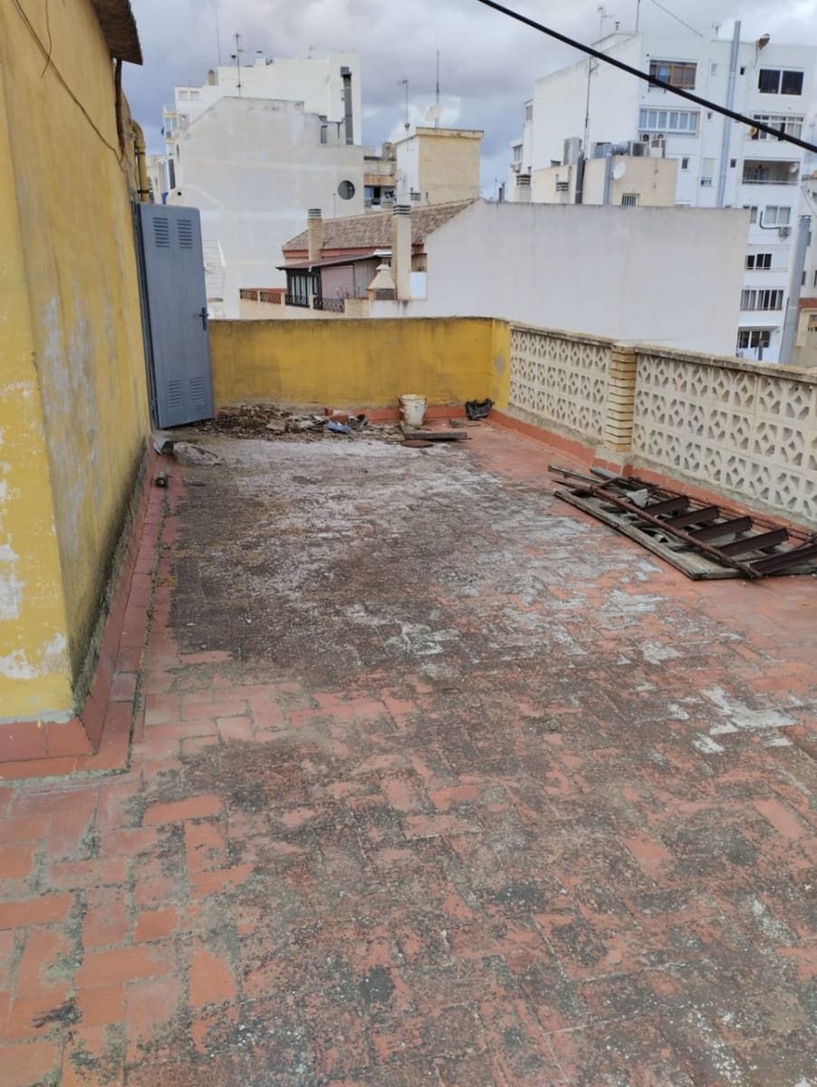 10 bedroom Commercial for sale in Torrevieja - € 576,500 (Ref: 10033040)