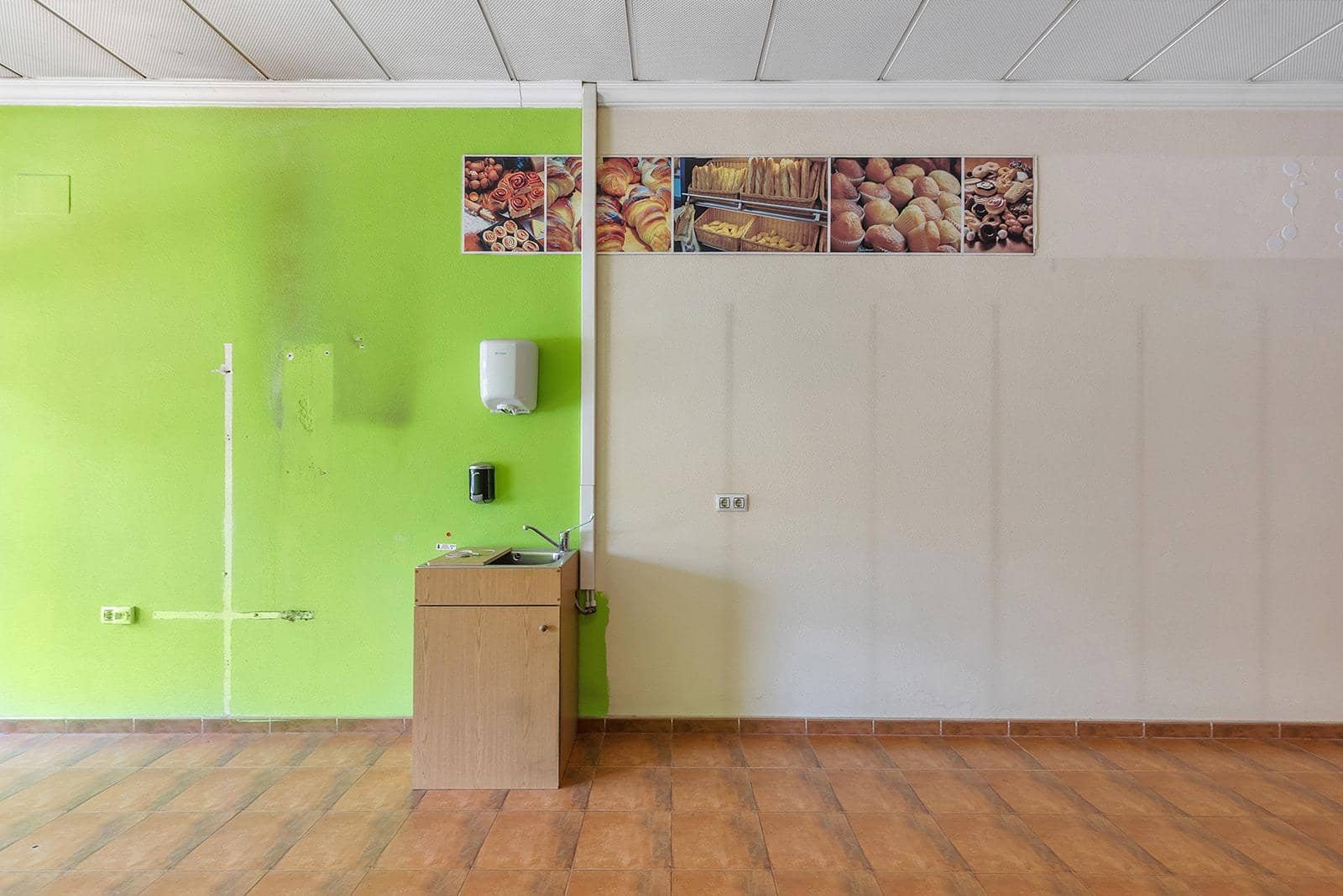 Commercial for sale in Torrevieja - € 200,000 (Ref: 10033043)