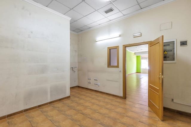 Kommersiell till salu i Parque de las Naciones, Torrevieja - 200 000 € (Ref: 10033043)