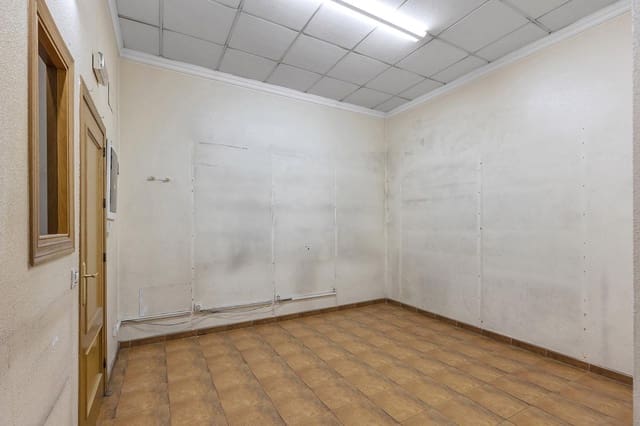 Kommersiell till salu i Parque de las Naciones, Torrevieja - 200 000 € (Ref: 10033043)