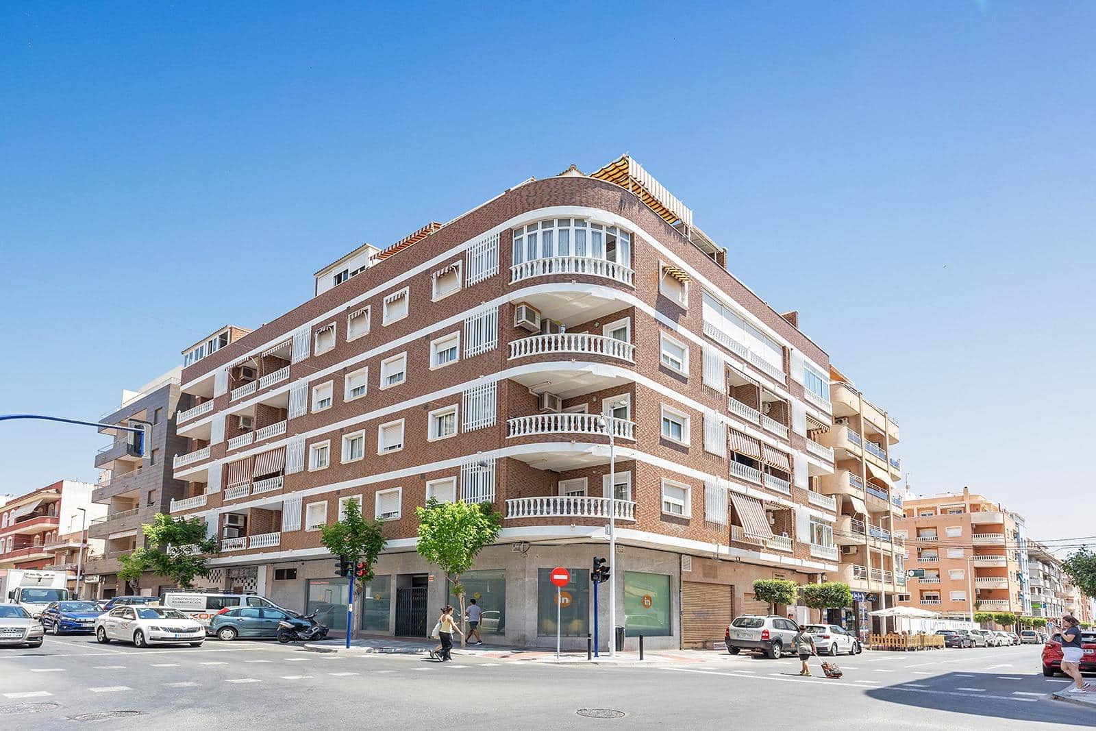 Commercial for sale in Torrevieja - € 200,000 (Ref: 10033043)