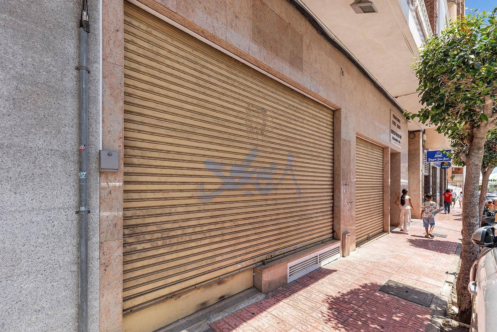 Commercial for sale in Torrevieja - € 200,000 (Ref: 10033043)