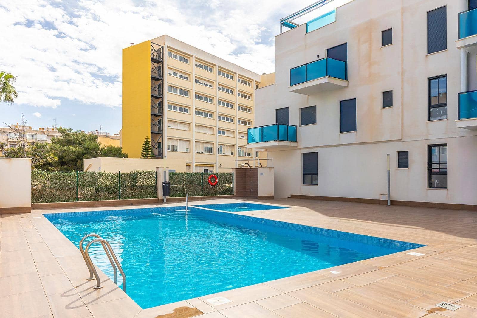 Apartamento de 2 habitaciones en Torrevieja en venta - 139.900 € (Ref: 10034441)